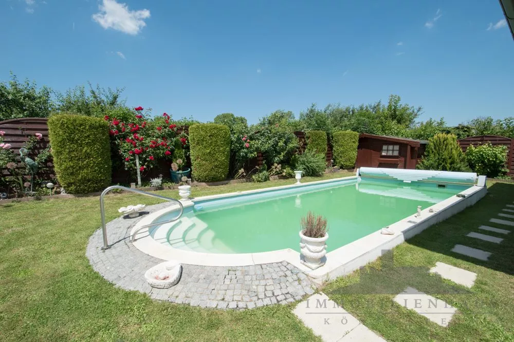 Immobilienangebot - Eltville am Rhein / Erbach (Rheingau) - Alle - Attraktives Einfamilienhaus mit gepflegtem Garten und Pool in Feldrandlage -Provisionsfrei