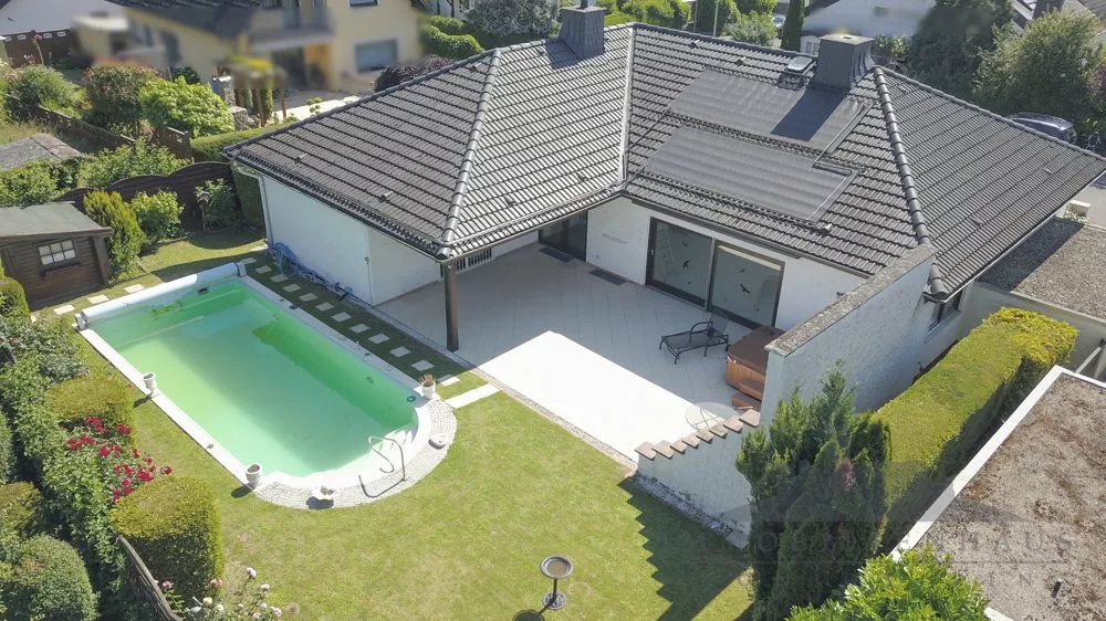 Immobilienangebot - Eltville am Rhein / Erbach (Rheingau) - Alle - Attraktives Einfamilienhaus mit gepflegtem Garten und Pool in Feldrandlage -Provisionsfrei