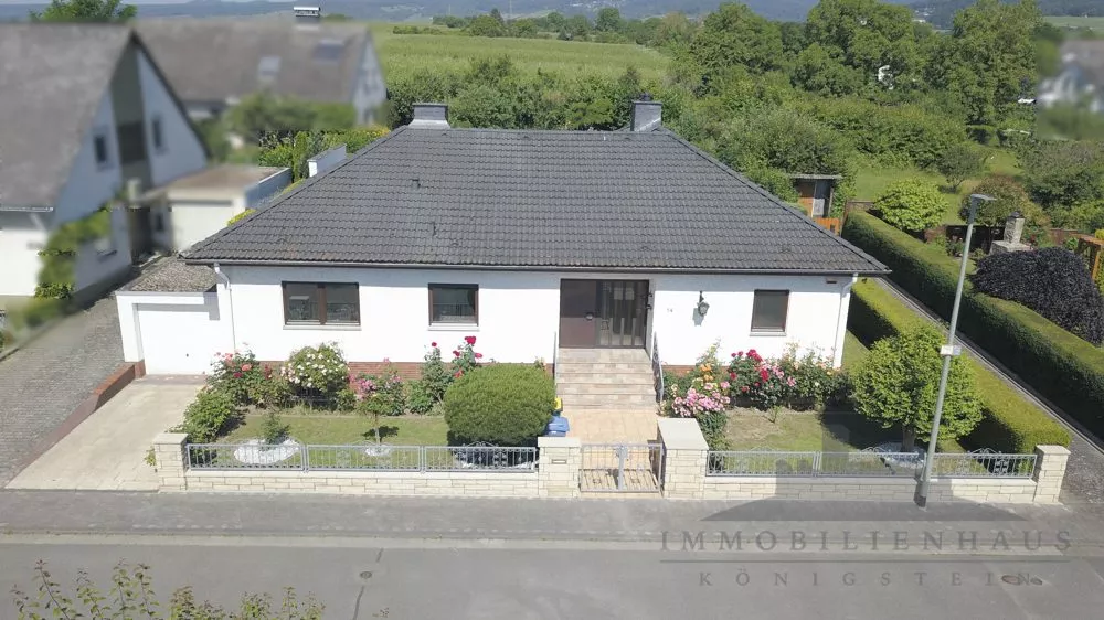 Immobilienangebot - Eltville am Rhein / Erbach (Rheingau) - Alle - Attraktives Einfamilienhaus mit gepflegtem Garten und Pool in Feldrandlage -Provisionsfrei