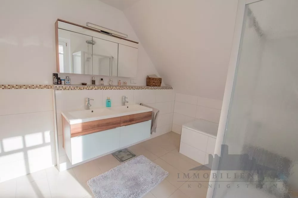 Immobilienangebot - Bad Vilbel - Alle - Moderne 4-Zimmer Maisonette-Wohnung / Doppelhaushälfte in saniertem Zustand- Provisionsfrei
