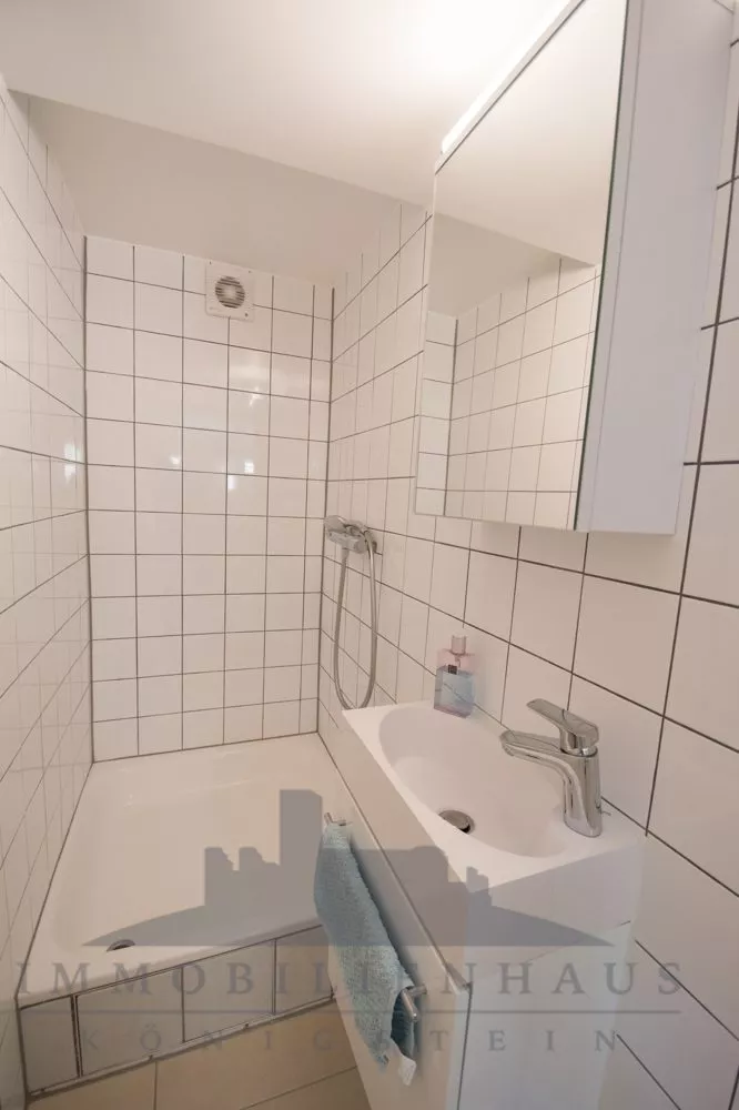 Immobilienangebot - Bad Vilbel - Alle - Moderne 4-Zimmer Maisonette-Wohnung / Doppelhaushälfte in saniertem Zustand- Provisionsfrei
