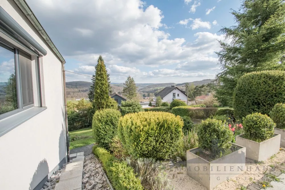 Immobilienangebot - Weilrod - Alle - Saniertes Einfamilienhaus mit großem Grundstück und Panoramablick für Naturliebhaber, provisionsfrei