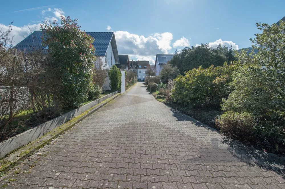 Immobilienangebot - Kelkheim (Taunus) / Fischbach - Alle - Sanierungsbedürftiges Einfamilienhaus in privater Wohnlage von Kelkheim-Fischbach
