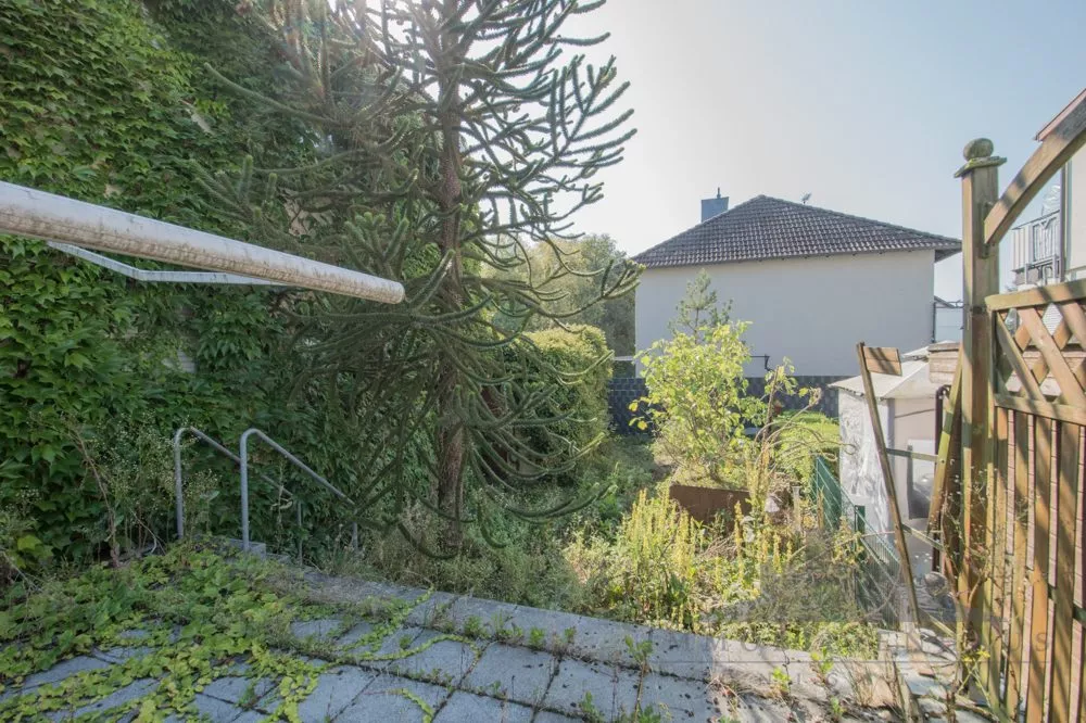 Immobilienangebot - Bad Vilbel / Massenheim - Alle - Sanierungsbedürftiges Einfamilienhaus oder Neubau in ruhiger Feldrandlage von Bad Vilbel-Massenheim