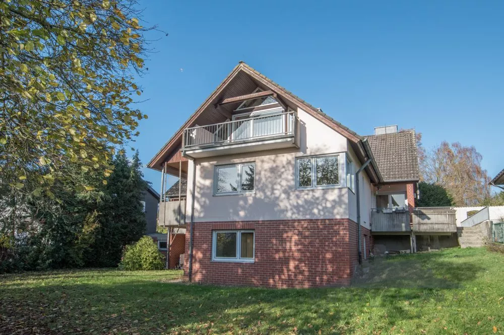 Immobilienangebot - Usingen - Alle - Großes Einfamilienhaus mit tollem Garten und vielseitigen Nutzungsmögkichkeiten in  Usingen - provisionsfrei