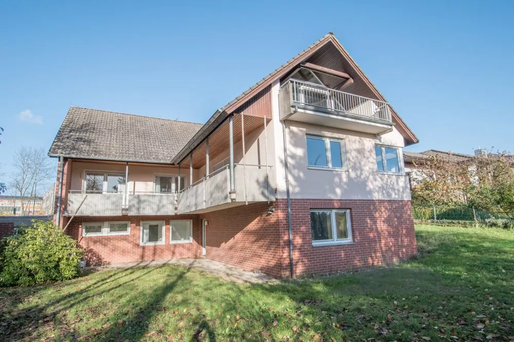 Immobilienangebot - Usingen - Alle - Großes Einfamilienhaus mit tollem Garten und vielseitigen Nutzungsmögkichkeiten in  Usingen - provisionsfrei