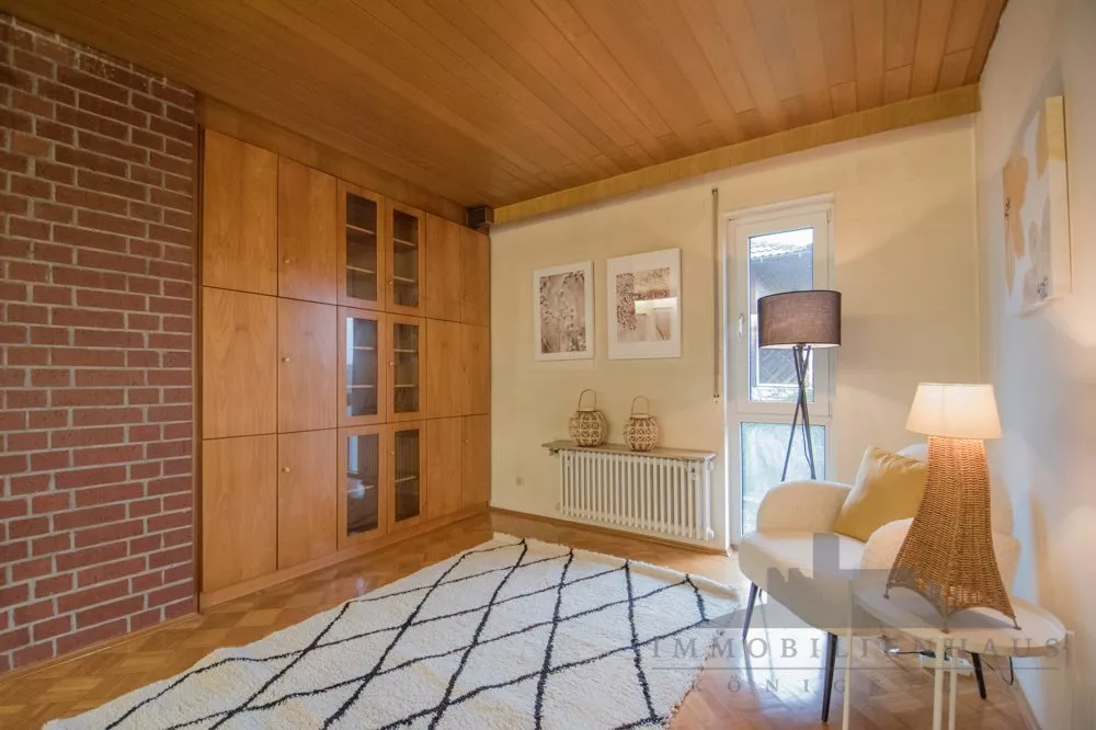 Immobilienangebot - Usingen - Alle - Großes Einfamilienhaus mit tollem Garten und vielseitigen Nutzungsmögkichkeiten in  Usingen - provisionsfrei