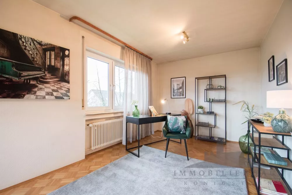 Immobilienangebot - Usingen - Alle - Großes Einfamilienhaus mit tollem Garten und vielseitigen Nutzungsmögkichkeiten in  Usingen - provisionsfrei