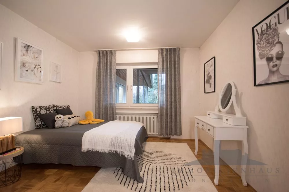 Immobilienangebot - Usingen - Alle - Großes Einfamilienhaus mit tollem Garten und vielseitigen Nutzungsmögkichkeiten in  Usingen - provisionsfrei