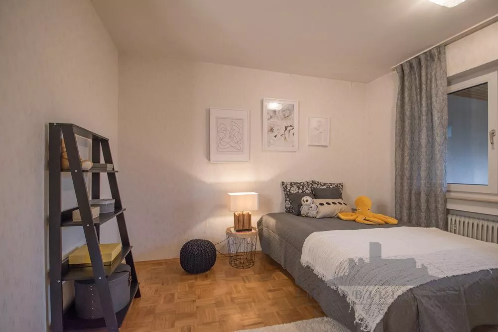 Immobilienangebot - Usingen - Alle - Großes Einfamilienhaus mit tollem Garten und vielseitigen Nutzungsmögkichkeiten in  Usingen - provisionsfrei