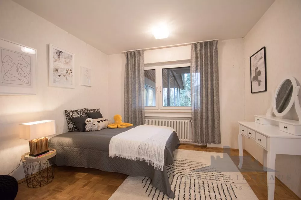Immobilienangebot - Usingen - Alle - Großes Einfamilienhaus mit tollem Garten und vielseitigen Nutzungsmögkichkeiten in  Usingen - provisionsfrei