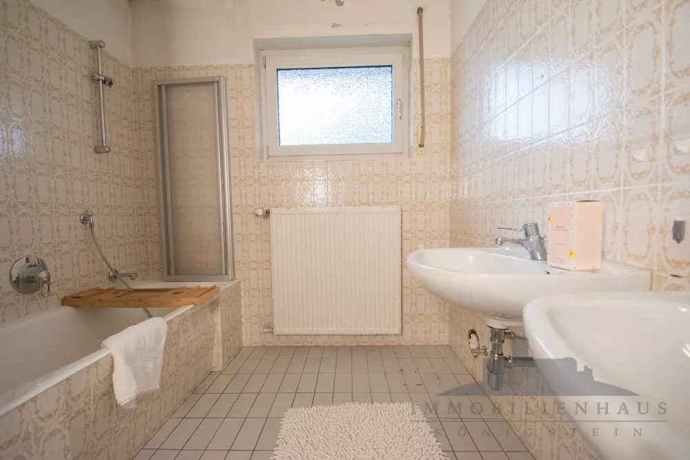 Immobilienangebot - Usingen - Alle - Großes Einfamilienhaus mit tollem Garten und vielseitigen Nutzungsmögkichkeiten in  Usingen - provisionsfrei