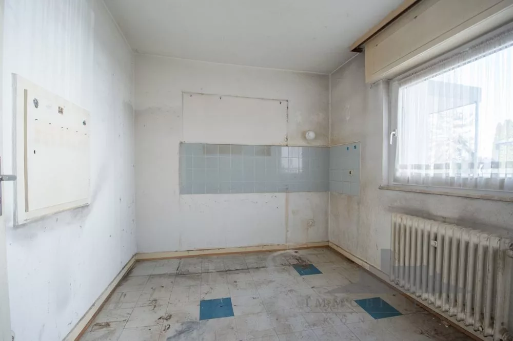 Immobilienangebot - Frankfurt am Main / Nieder-Eschbach - Alle - Doppelhaushälfte in guter Lage von Nieder-Eschbach