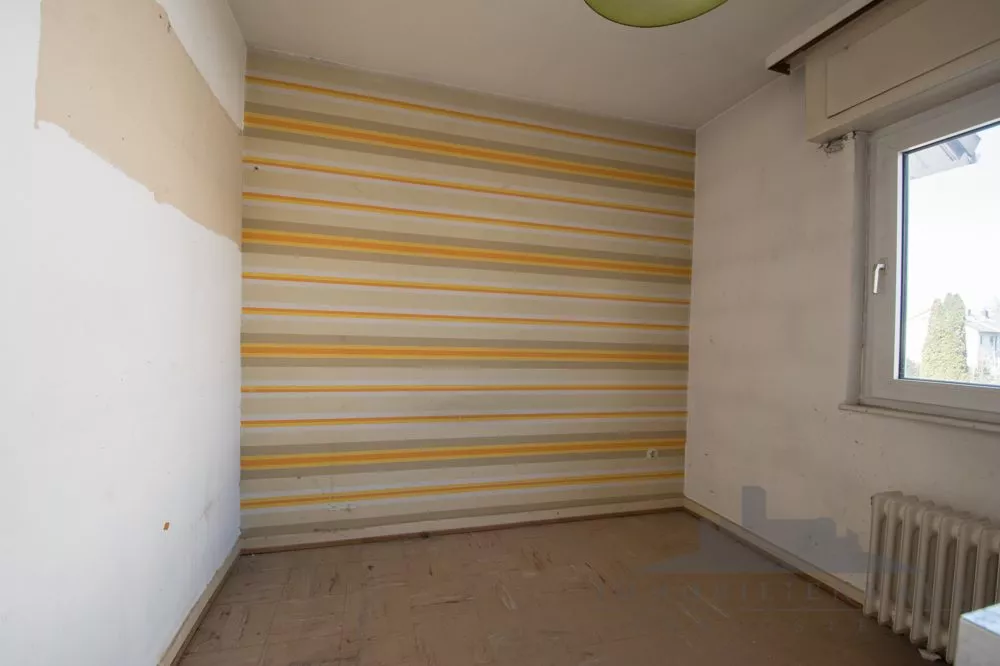 Immobilienangebot - Frankfurt am Main / Nieder-Eschbach - Alle - Doppelhaushälfte in guter Lage von Nieder-Eschbach