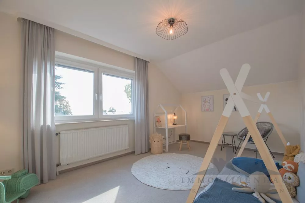 Immobilienangebot - Königstein im Taunus - Alle - Großzügiges Einfamilienhaus in exklusiver Lage von Königstein mit Burgblick - provisionsfrei