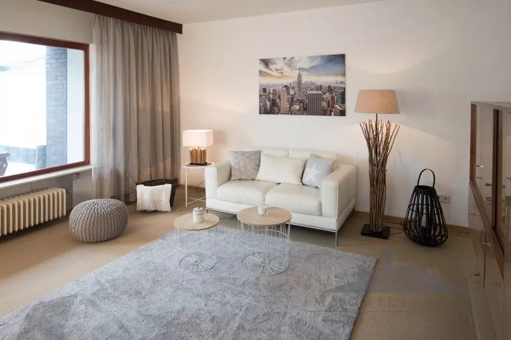 Immobilienangebot - Eschborn - Alle - Geräumige Doppelhaushälfte in Top-Lage von Eschborn