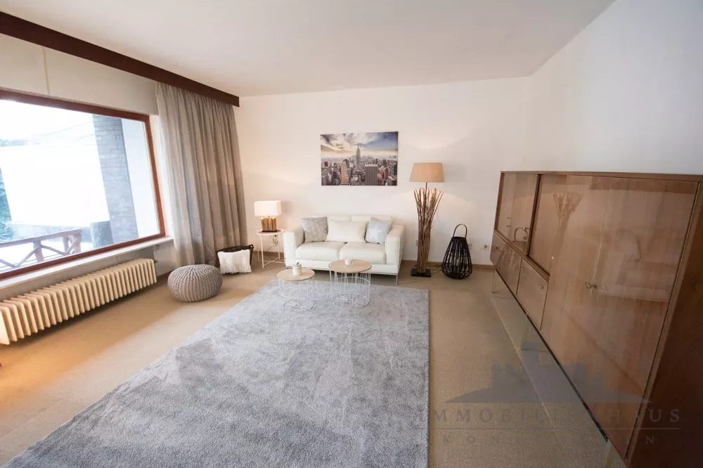 Immobilienangebot - Eschborn - Alle - Geräumige Doppelhaushälfte in Top-Lage von Eschborn