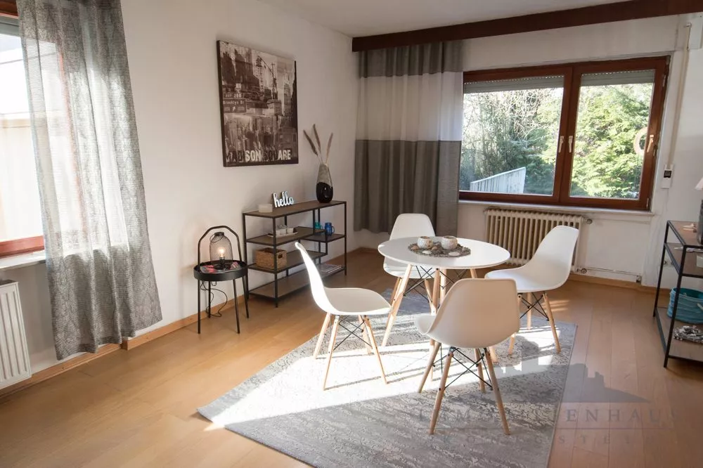 Immobilienangebot - Eschborn - Alle - Geräumige Doppelhaushälfte in Top-Lage von Eschborn