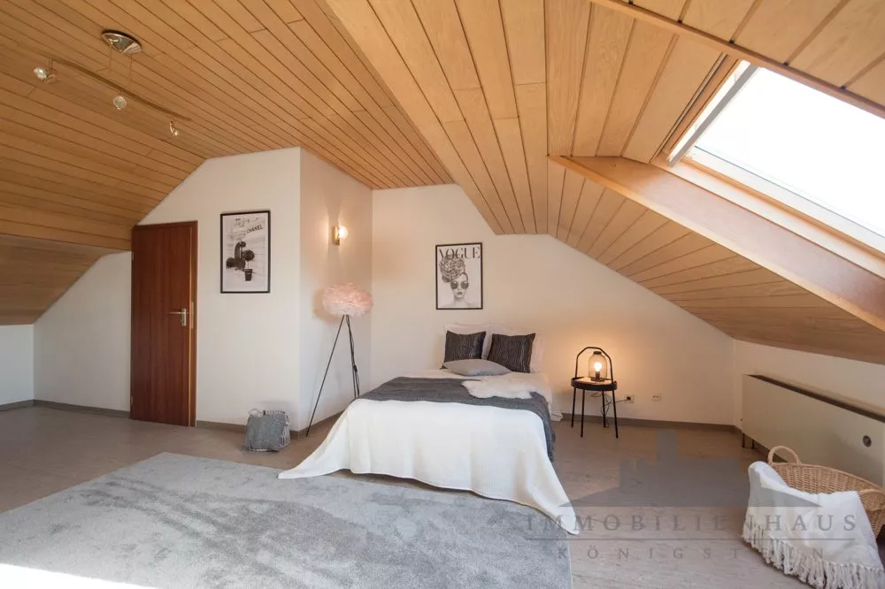 Immobilienangebot - Liederbach am Taunus - Alle - Reihenhaus in bester Lage von Liederbach am Taunus inklusive 2 Garagen