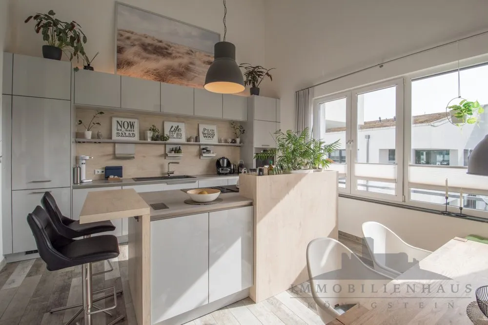 Immobilienangebot - Kelkheim (Taunus) - Alle - Kelkheim: Moderne 5-Zimmer Wohnung mit bis zu 5,40 Meter Raumhöhe und tollem Blick in die Natur
