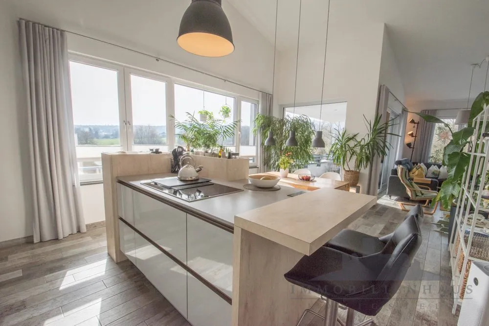 Immobilienangebot - Kelkheim (Taunus) - Alle - Kelkheim: Moderne 5-Zimmer Wohnung mit bis zu 5,40 Meter Raumhöhe und tollem Blick in die Natur