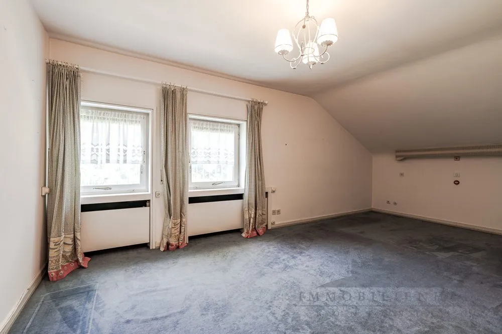 Immobilienangebot - Königstein im Taunus - Alle - Provisionsfrei: Repräsentative Villa in Top-Lage von Königstein – Sanierung oder Neubau