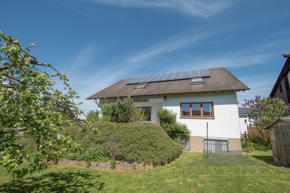 Immobilienangebot - Kelkheim (Taunus) - Alle - Provisionsfrei: Attraktives Zweifamilienhaus mit Garten in ruhiger Lage von Kelkheim