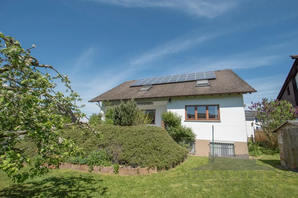 Immobilienangebot - Kelkheim (Taunus) - Alle - Provisionsfrei: Attraktives Zweifamilienhaus mit Garten in ruhiger Lage von Kelkheim