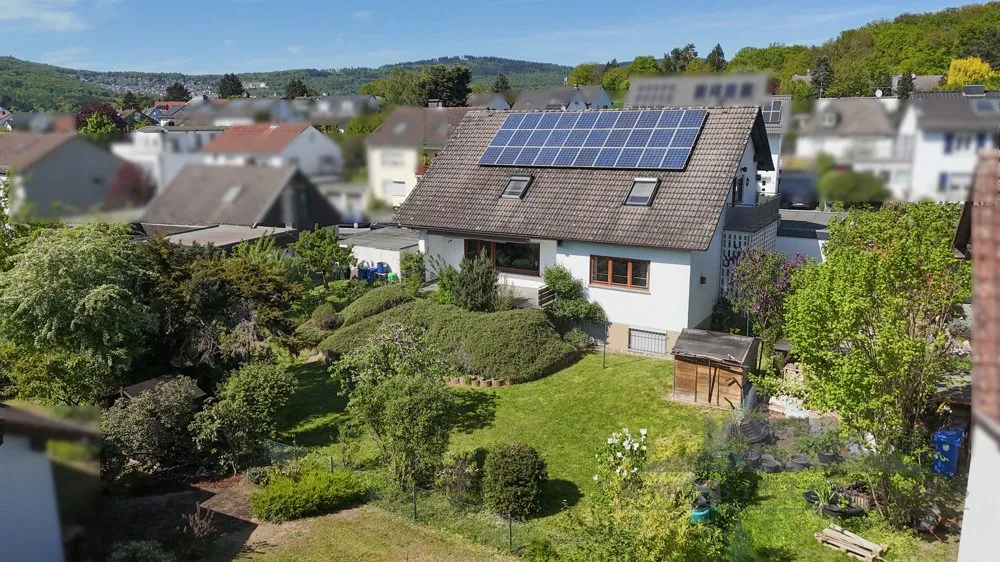 Immobilienangebot - Kelkheim (Taunus) - Alle - Provisionsfrei: Attraktives Zweifamilienhaus mit Garten in ruhiger Lage von Kelkheim