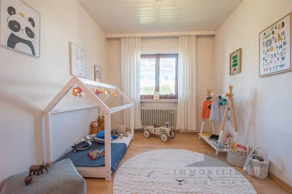 Immobilienangebot - Kelkheim (Taunus) - Alle - Provisionsfrei: Attraktives Zweifamilienhaus mit Garten in ruhiger Lage von Kelkheim