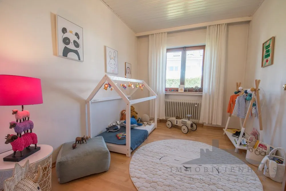 Immobilienangebot - Kelkheim (Taunus) - Alle - Provisionsfrei: Attraktives Zweifamilienhaus mit Garten in ruhiger Lage von Kelkheim