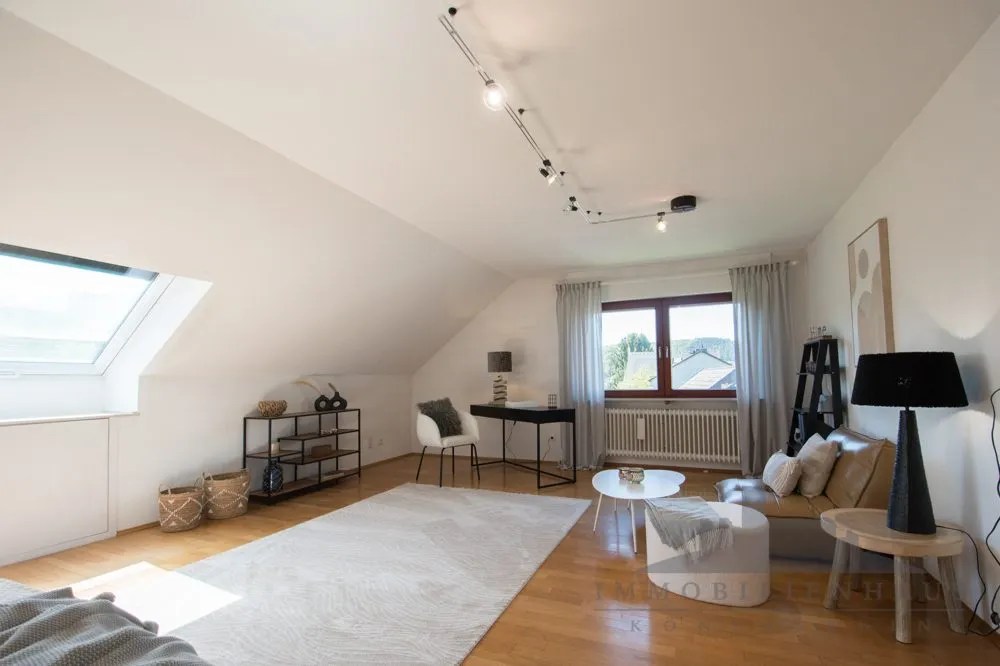 Immobilienangebot - Kelkheim (Taunus) - Alle - Provisionsfrei: Attraktives Zweifamilienhaus mit Garten in ruhiger Lage von Kelkheim