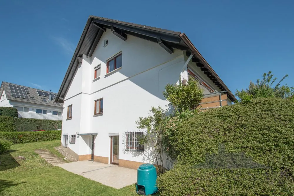 Immobilienangebot - Kelkheim (Taunus) - Alle - Provisionsfrei: Attraktives Zweifamilienhaus mit Garten in ruhiger Lage von Kelkheim