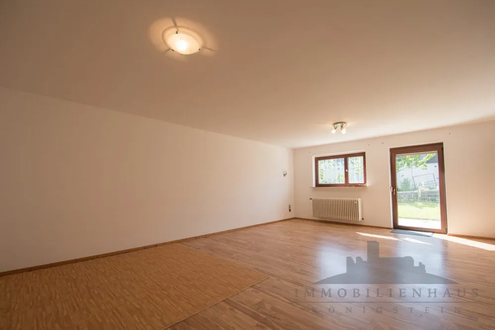 Immobilienangebot - Kelkheim (Taunus) - Alle - Provisionsfrei: Attraktives Zweifamilienhaus mit Garten in ruhiger Lage von Kelkheim