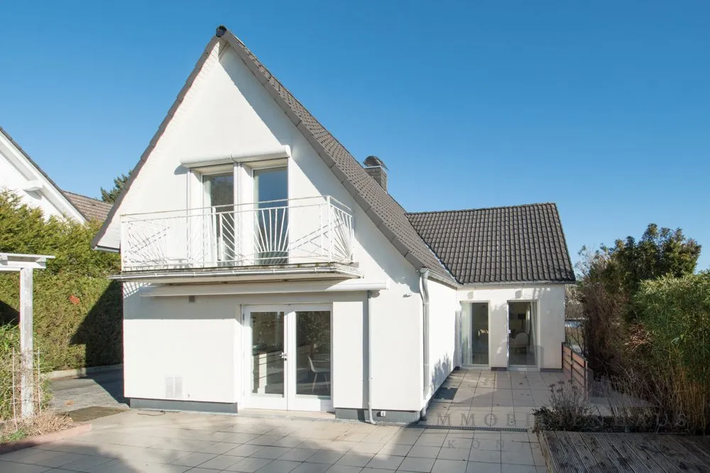 Immobilienangebot - Königstein im Taunus - Alle - Viel Platz in bester Lage: Zweifamilienhaus in Königstein mit herrlichem Garten